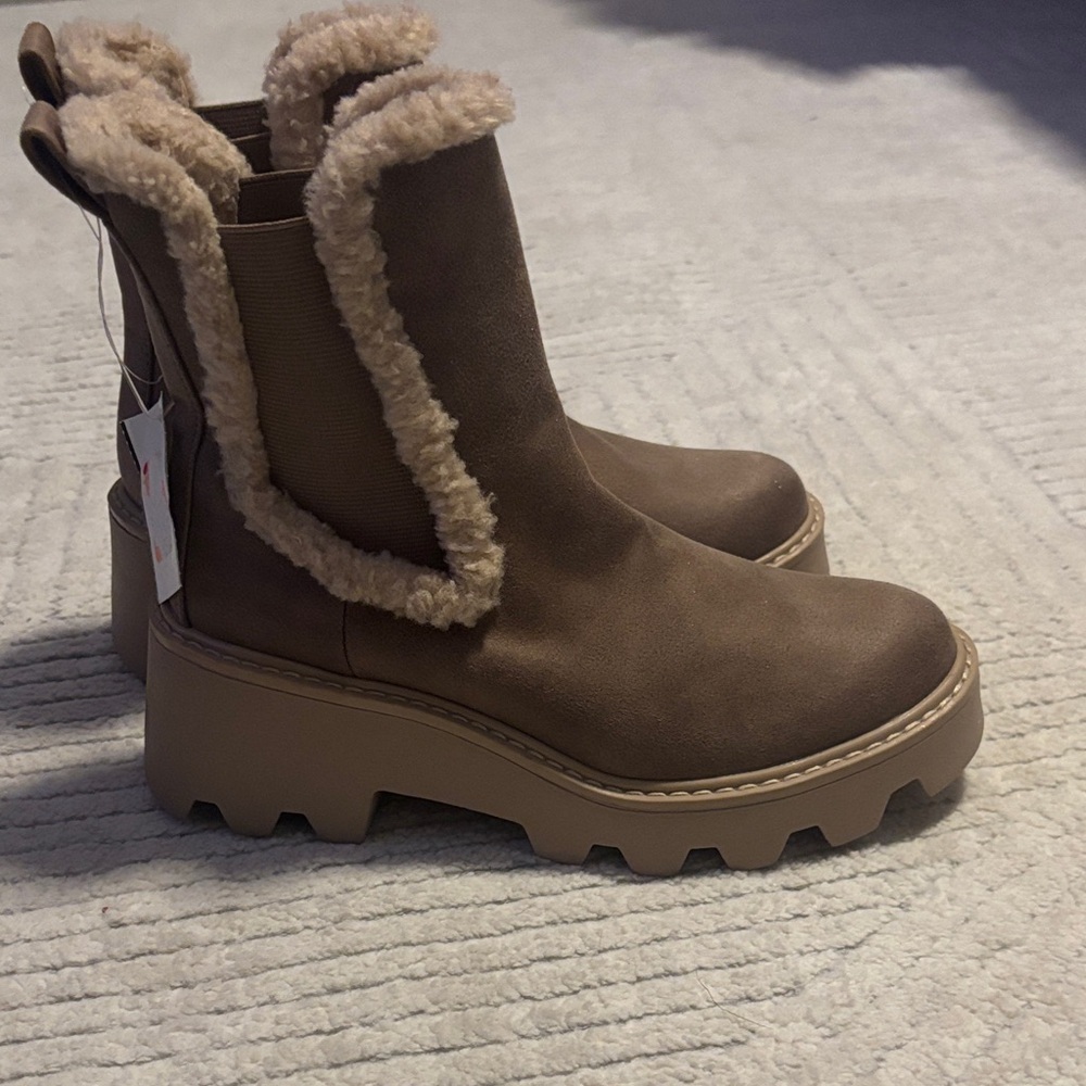 Dolce Vita Tan Shearling-Lined Winter Boots